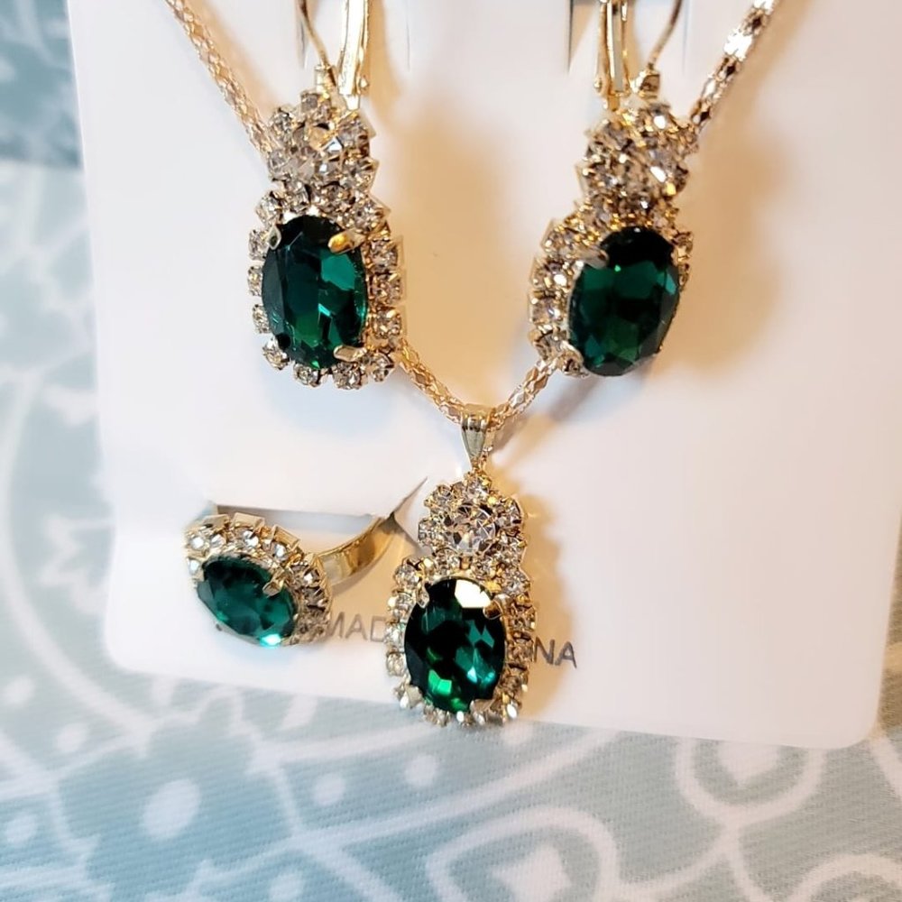 Necklace Set - Picture 3 of 3